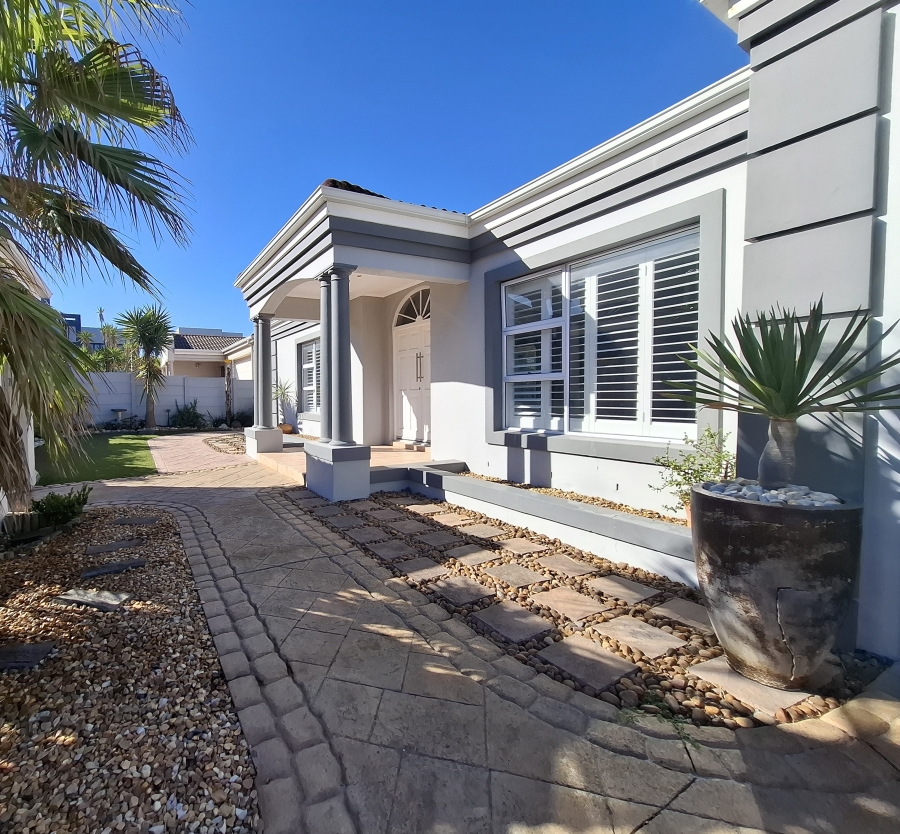 4 Bedroom Property for Sale in West Beach Western Cape